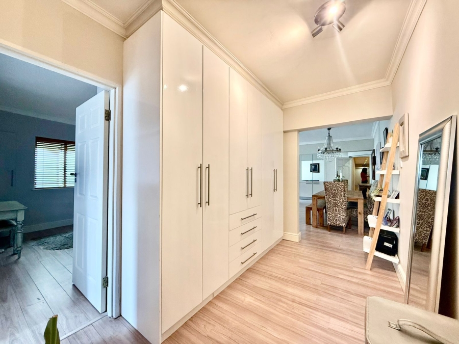 1 Bedroom Property for Sale in Mouille Point Western Cape